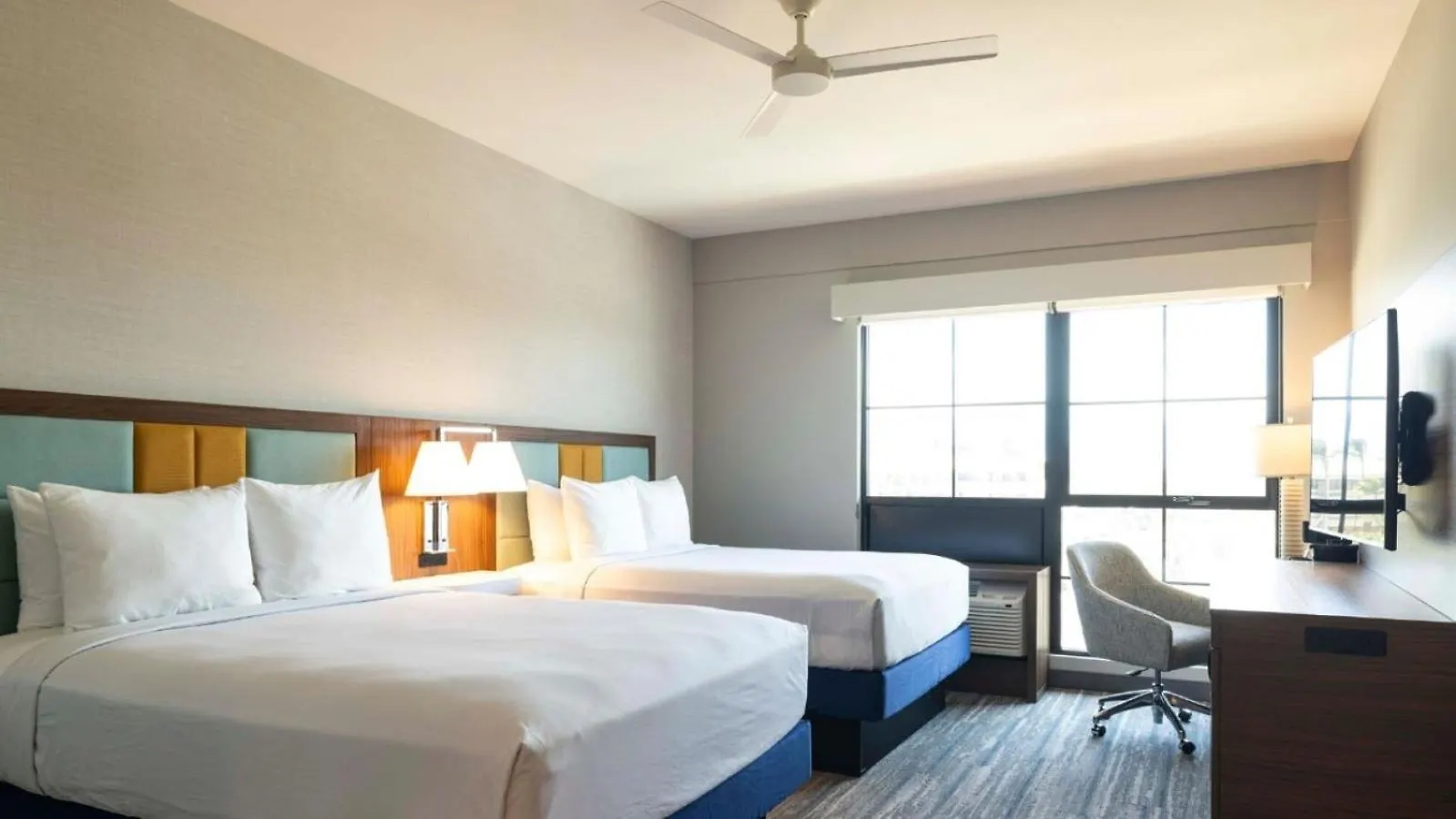 Hampton Inn & Suites Maui North Shore Kahului Hotel