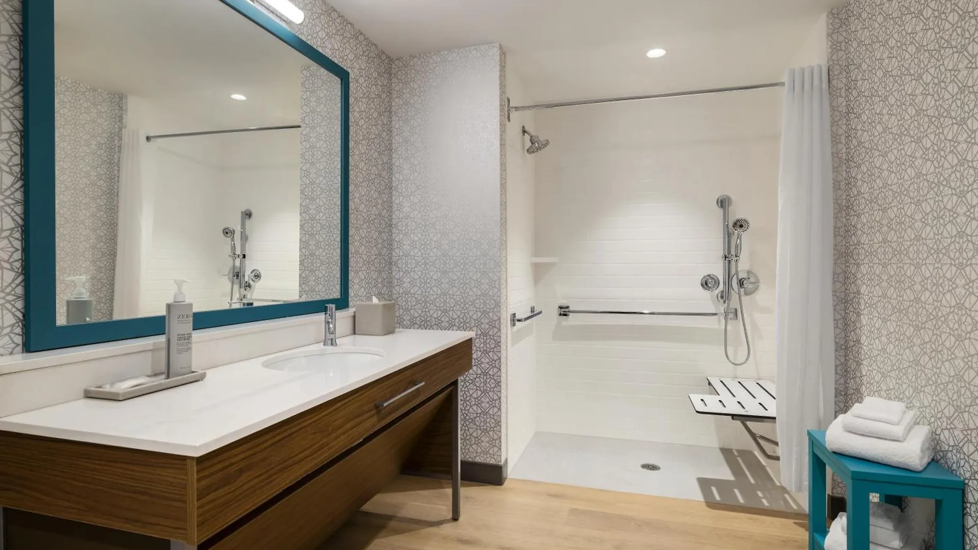 Hampton Inn & Suites Maui North Shore Kahului Hotel