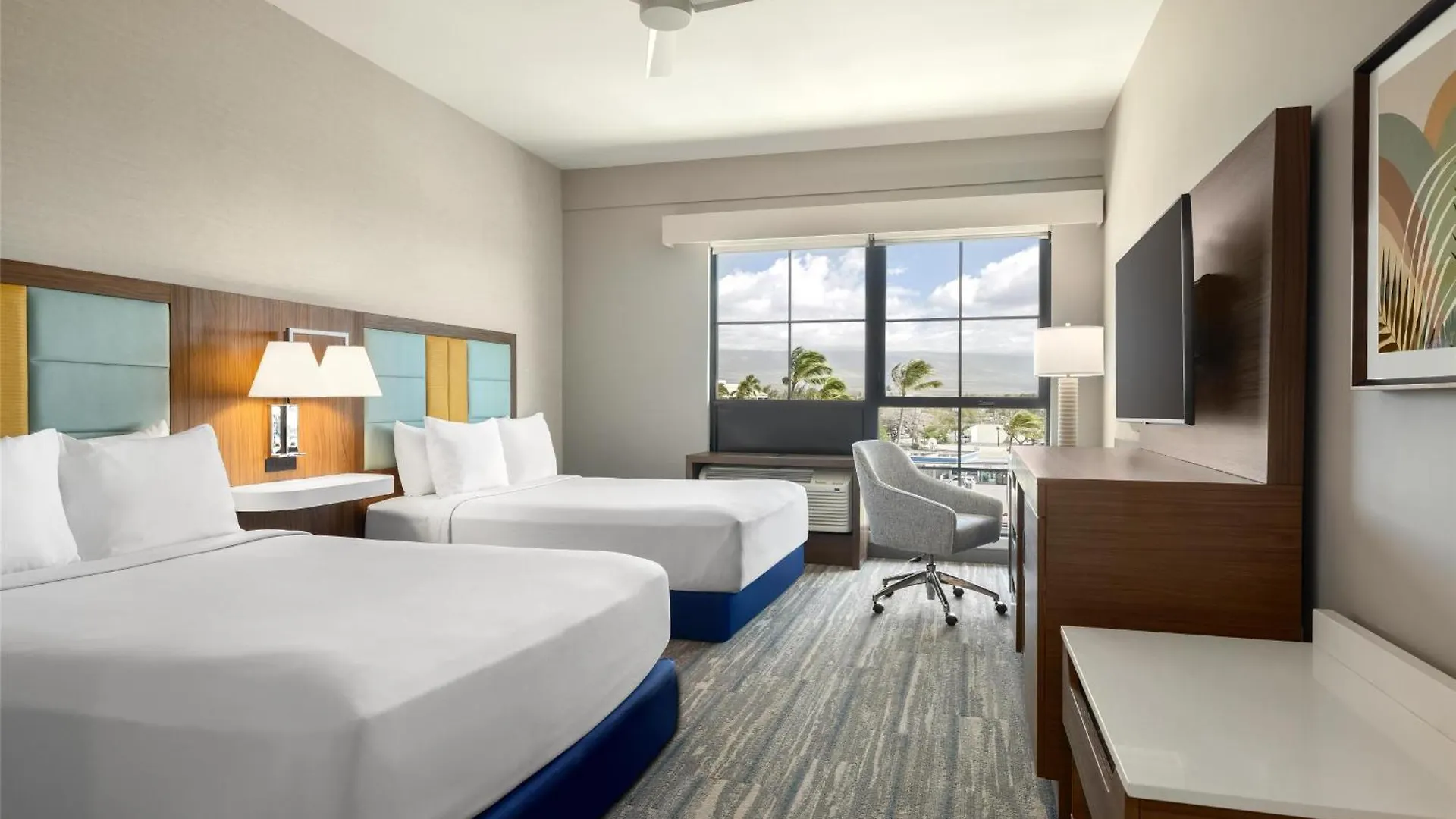 Hampton Inn & Suites Maui North Shore Kahului 3*,