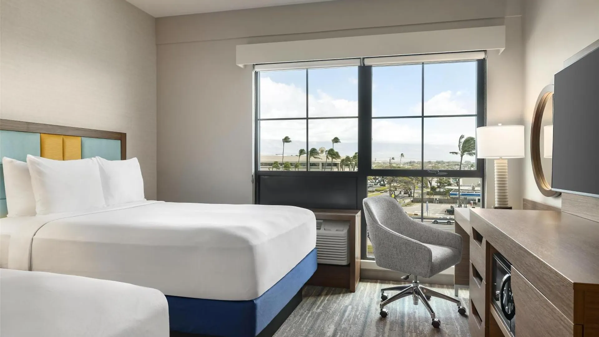 Hampton Inn & Suites Maui North Shore Kahului Hotel