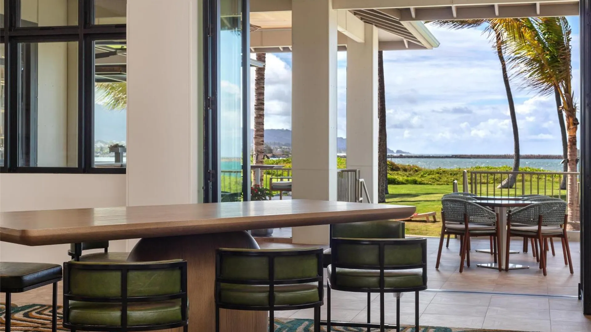 Hampton Inn & Suites Maui North Shore Kahului Hotel